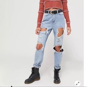 BDG High Waisted Mom Jean Destroyed Size 30